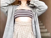 EmilyBaby - в подъезде