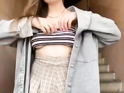 EmilyBaby - в подъезде