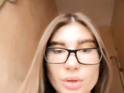 EmilyBaby - в подъезде