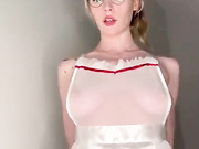 САМА СЕБЯ ТРАХАЕТ