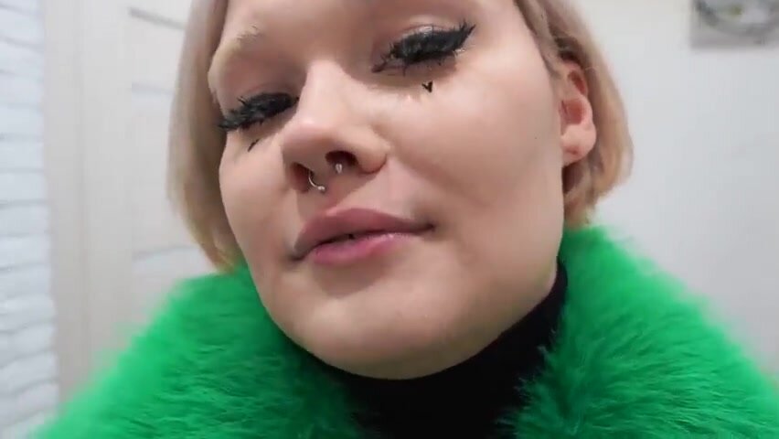 СОСЕТ И ТРАХАЕТСЯ