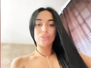 BlackLexi - киской на камеру