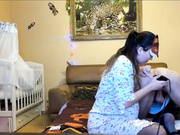 Tvoya_Madam выбривает очко мужу