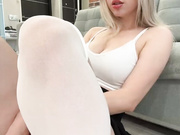 EmmaCrystall - трахает свою вкусненькую киску резиновым членом