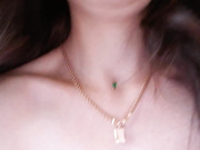 -Kara-mellka-  показывает свою шикарную киску