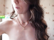 -Kara-mellka-  показывает свою шикарную киску