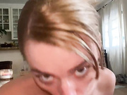 ДЕВИЦА ОТСОСАЛА