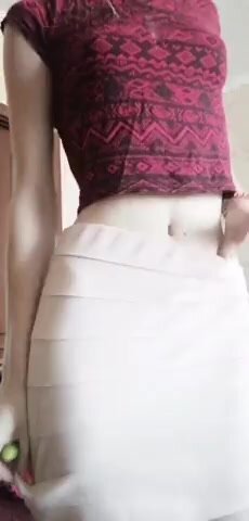 ДЕВИЦА ДРОЧИТ