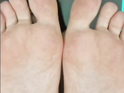 Alinka-chocolatee - шалит и трахает себя вибратором