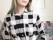 ДЕВИЦА САМА СЕБЯ ТРАХАЕТ