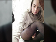 Konfeta-1 шоу в темных колготках на работе