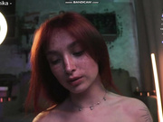 Suk_ki - рыжая красотка танцует стриптиз перед камерой