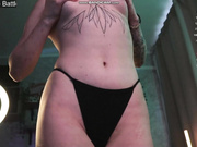 Suk_ki - рыжая красотка танцует стриптиз перед камерой