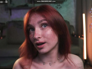 Suk_ki - рыжая красотка танцует стриптиз перед камерой