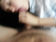 Смачно сосет у мужа