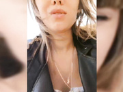 Vanilla_sexy беременная в колготках во дворе