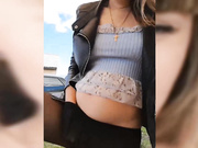 Vanilla_sexy беременная в колготках во дворе