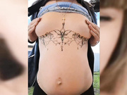 Vanilla_sexy беременная в колготках во дворе