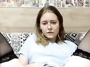 ДЕВИЦА ДРОЧИТ
