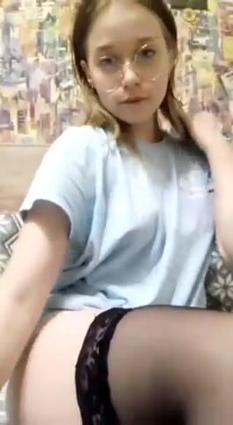 ДЕВИЦА ДРОЧИТ