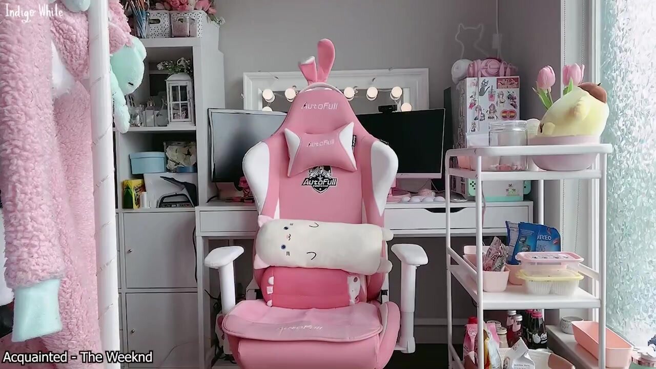 ДЕВИЦА ДРОЧИТ