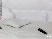 Hator - нежная блондинка с идеальной бритой киской ласкает себя вибратором