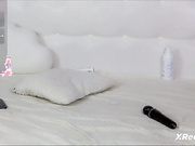 Hator - нежная блондинка с идеальной бритой киской ласкает себя вибратором