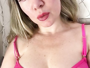 Онлайн-эровидеочат с ElleCherry на BongaCams 2024-08-12 18_34