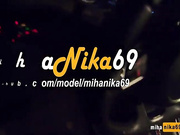 ДЕВИЦА ТРАХАЕТСЯ