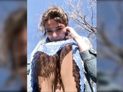 Vicktorious апскирт в колготках на природе