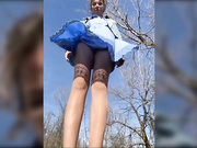 Vicktorious апскирт в колготках на природе