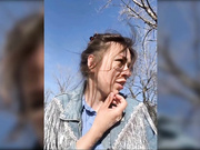 Vicktorious апскирт в колготках на природе