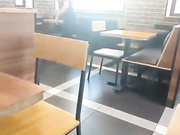 GAVKA_ ссытся под столом в бургер кинге