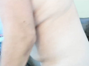 Пухлая мамка балуется с секс-машиной