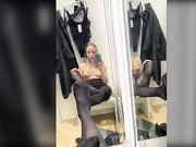 ParisHill в примерочной-4