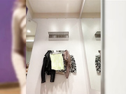 ParisHill в примерочной+минет