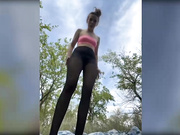 Vicktorious в колготках на природе