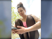 Vicktorious в колготках на природе