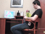 ДЕВИЦА ТРАХАЕТСЯ