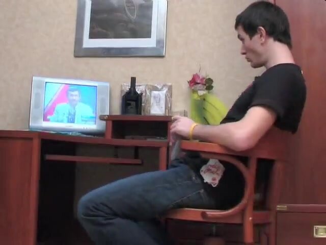 ДЕВИЦА ТРАХАЕТСЯ