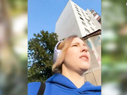 advaya Отодвинула трусики на улице в кустах