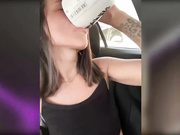 _Gavka кончила сквиртом в кружку и выпила