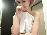 -Lana-Chester- встретила курьера