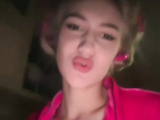 -Lana-Chester- встретила курьера