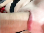 SladenkieVmeste - полирует язычком член своего парня