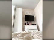 ALVUWKA на кровати дома