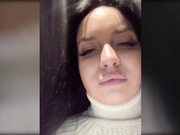 -Louise-дрочка в туалете-2