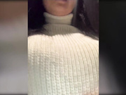 -Louise-дрочка в туалете-2