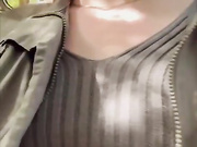 -TATUHA- показывает грудь незнакомцу