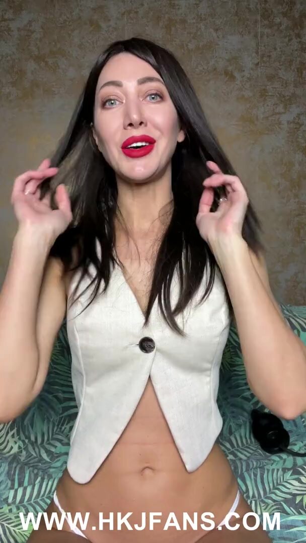 НАКАЧИВАЕТ СВОЮ ЖОПУ